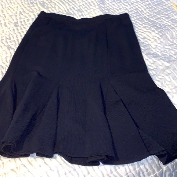 St. John Dresses & Skirts - St. John Medium Women’s size 12 Skirt, dry cleaned, midi, pleated, beautiful 🌹
